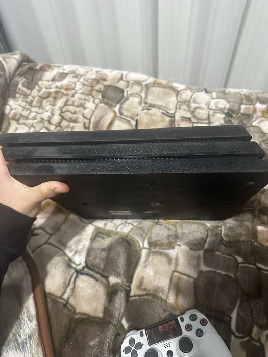 Vand ps4 pro 2 manete