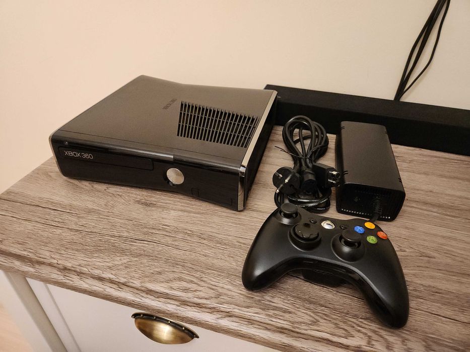 Xbox 360 S (Slim) 250GB - Complet functional