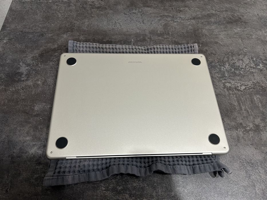 MacBook Air (M2, 2022 г.)