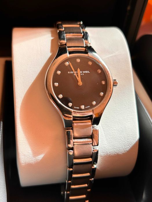 Луксозен швейцарски дамски часовник Raymond Weil Noemia с 12 диаманта