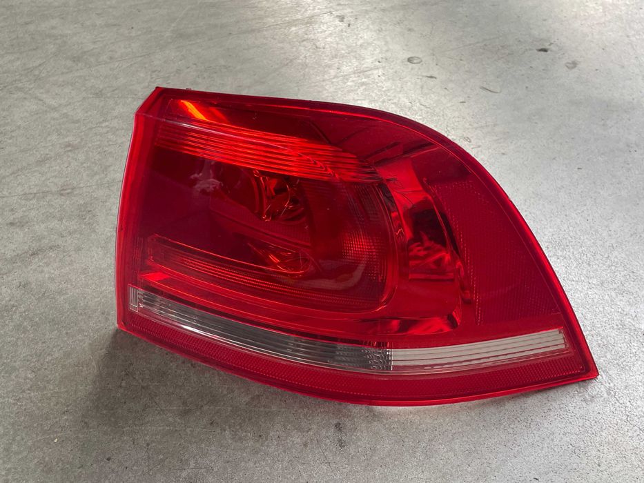 Stop aripa dreapta fara led VW Touareg 7P cod 7P6945096D