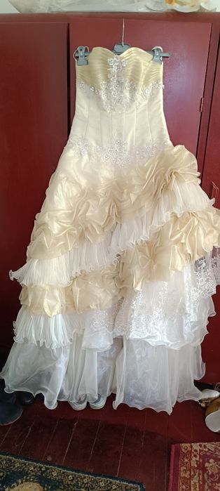 Vând rochie de mireasă