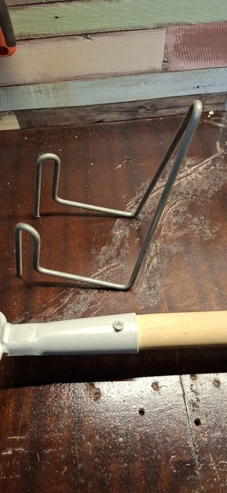 Ръчен уред за събиране на лешници ( Рол-блитз) .