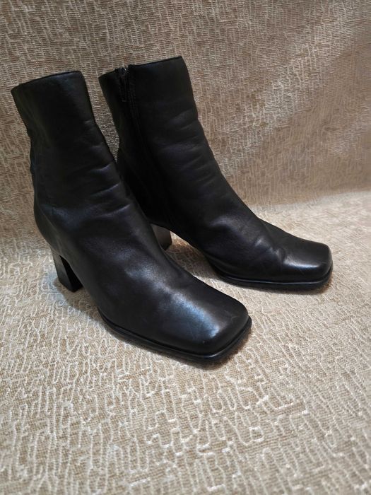 Cizme dama din piele naturala, mărime 36 si 37, stare foarte bună.