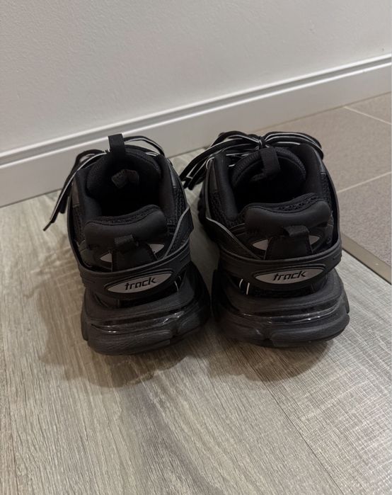 Balenciaga track