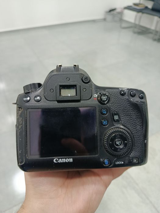 Canon 6D (body+obyektiv) kamerasi sotiladi