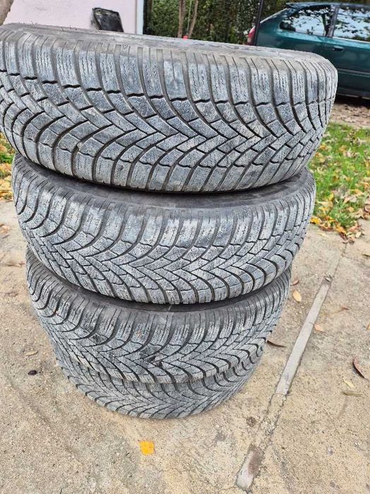 Джанти за Kia/Hyundai 15 с зимни гуми Bridgestone 185/65/15 ДОТ2921