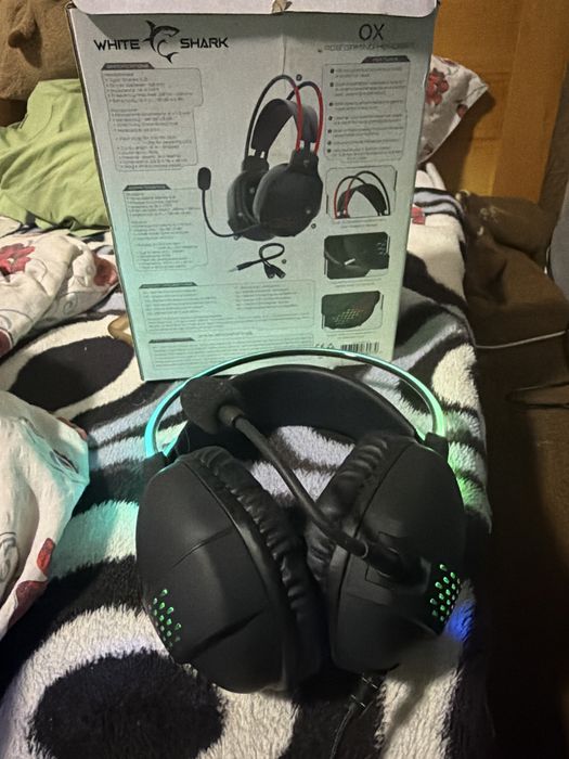 Vând căști white shark OX RGB gaming