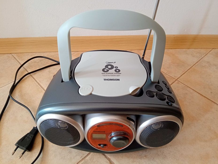 Thomson MP3 с 4 CD чейнджър