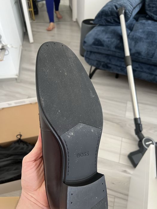 Vand pantofi boss marimea 48 purtati de 2 ori