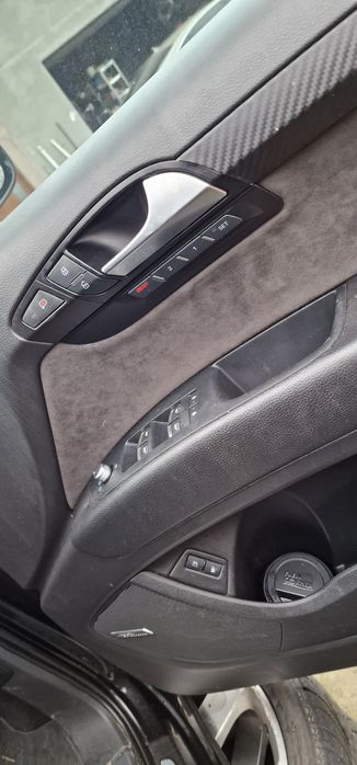 Fete usi audi Q7 cu perdelute  Lumini ambientale și Bose