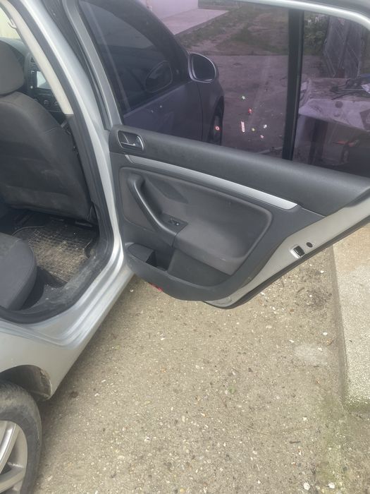 Dezmembrez golf 5 ,1,6. Fsi cod motor BLF, si 1,6 mpi