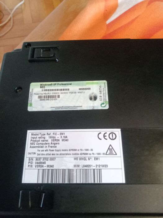 Laptop Neo , procesor Intel 1,8 GHz, 1 gb ram functional