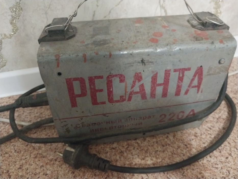 Продам сварочный аппарат Ресанта 220А