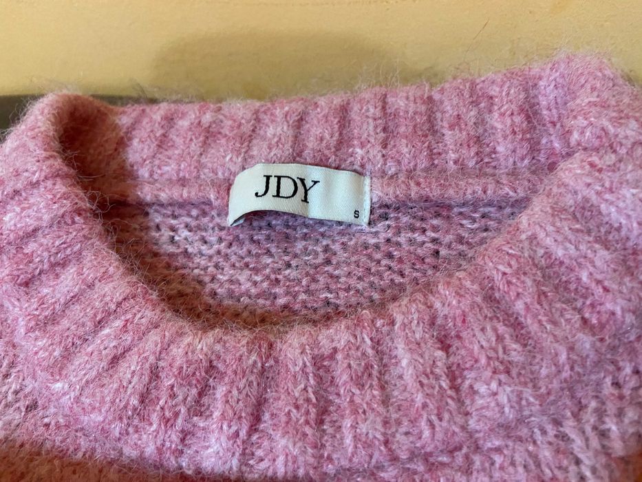 Мек и топъл плетен пуловер