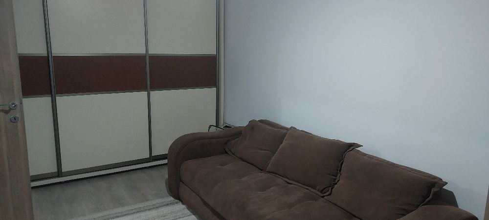 Închiriez apartament cu 3 camere A.I Cuza