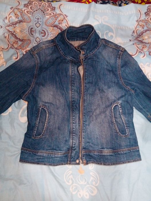 Bolalar uchun kiyimlar sotiladi