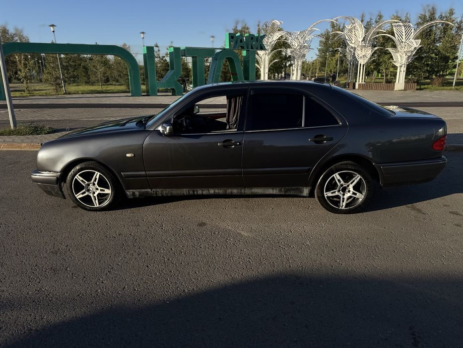 Продам мерседес W210 в хорошем состояний