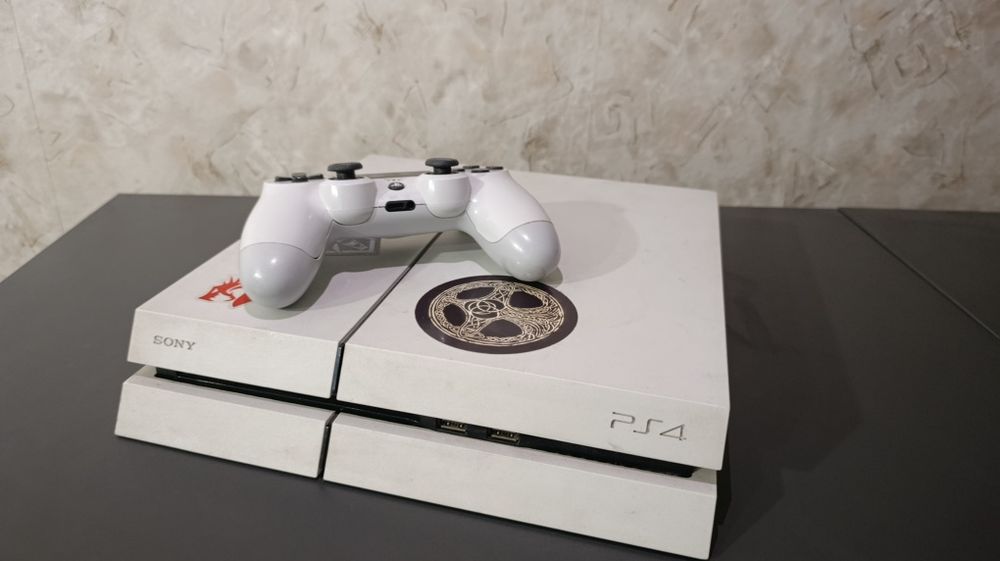 PlayStation 4 500GB + 10 игри  Профилактиран 
Продавам PS4 Fa