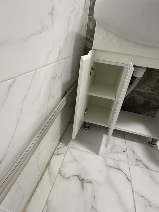 Продам тумбу с раковиной со смесителем