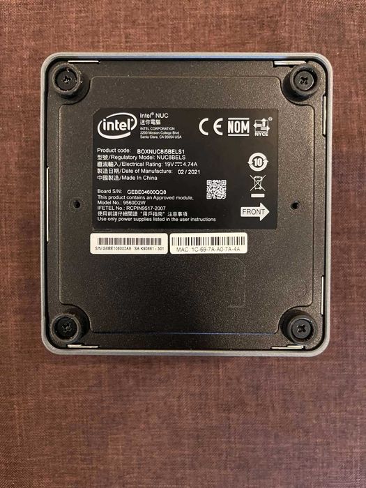 Intel NUC NUC8i5BELS 16GB,128GB малък компютър