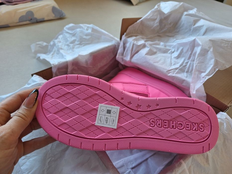 Оригинални нови високи детски кецове Skechers размер 31