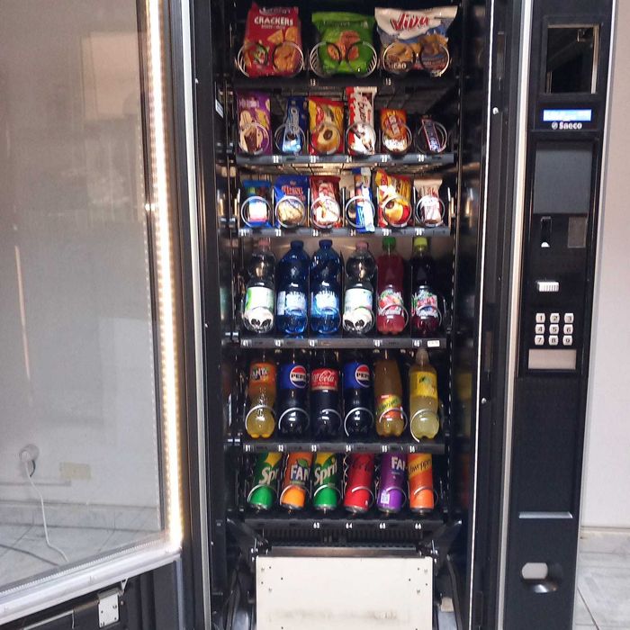 Vând Automat Vending Sielaff – Băuturi & Snacks | Stare foarte bună |
