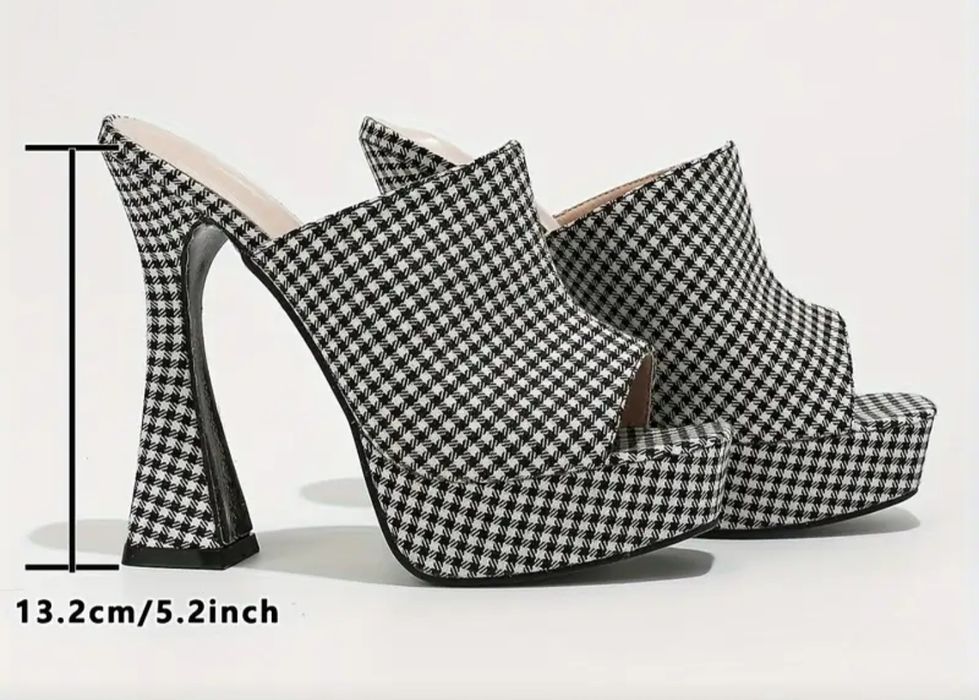 Стильные босоножки на каблуке