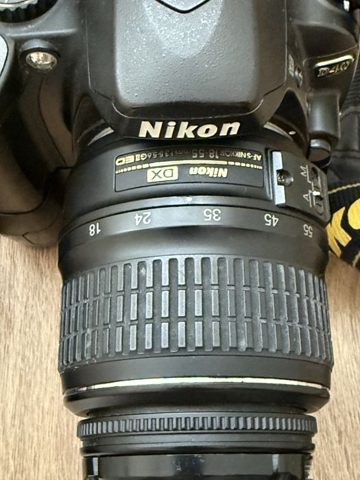 Kit foto Nikon D40 cu 18-55mm, 55-200mm, 35mm, blitz si alte accesorii