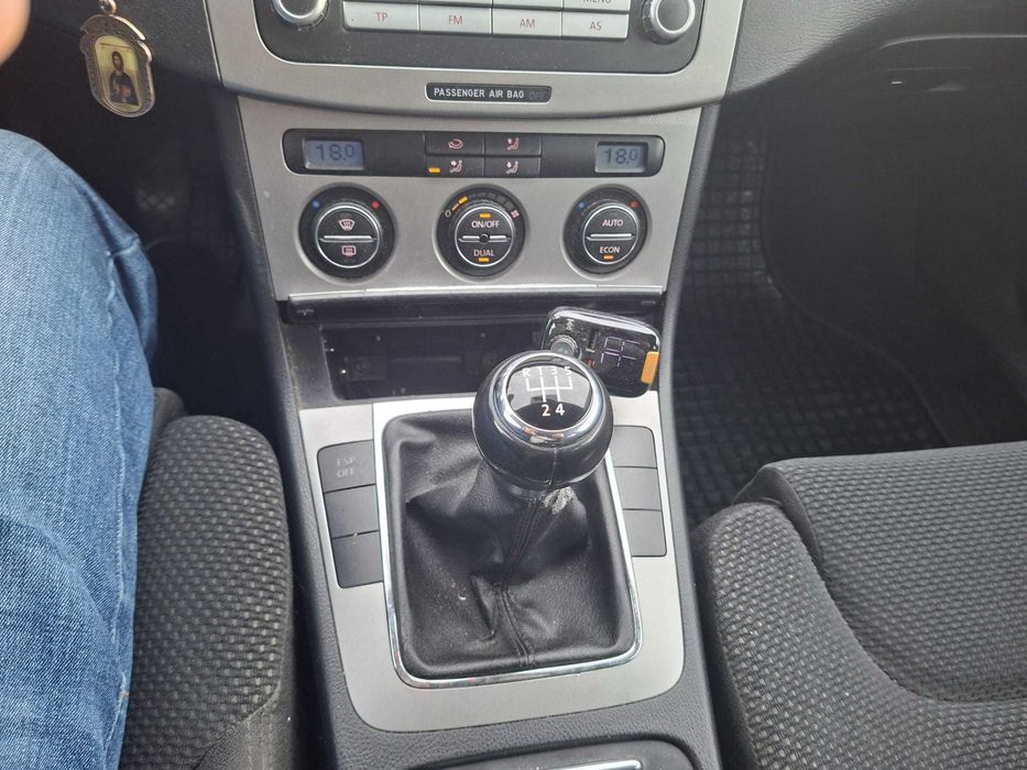 Vand passat b6 an 2007,1.9 tdi 105 cp,322000 km,pret 7000 lei pentru  informatii ma puteti contacta la nr.tel 0769614332