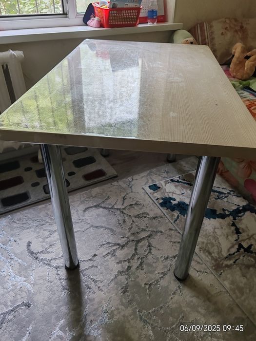 Продаётся отличный стол