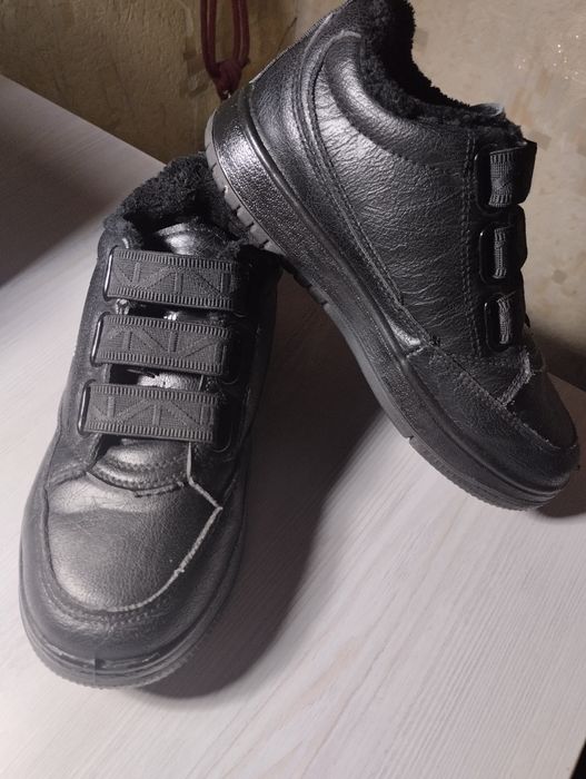 Продам детскую обувь