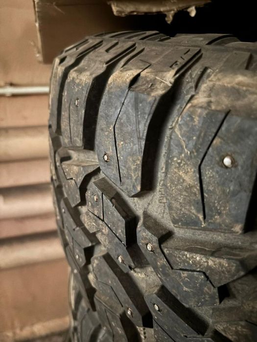 Шины . Шипы 35 р17