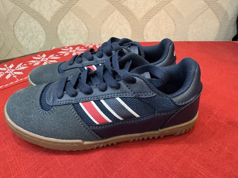 Продам кроссовки