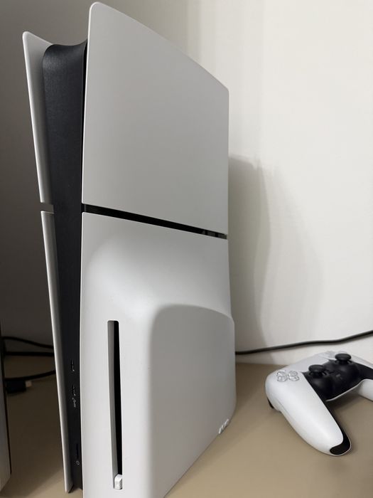 PS5 Digital Edition 825GB + Disc Drive – Ca nou, folosit de maximum 10 ori!