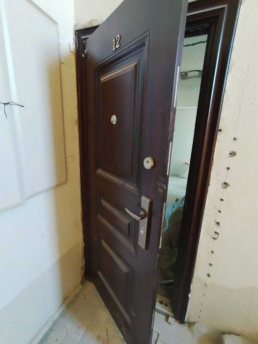 Продам входную дверь