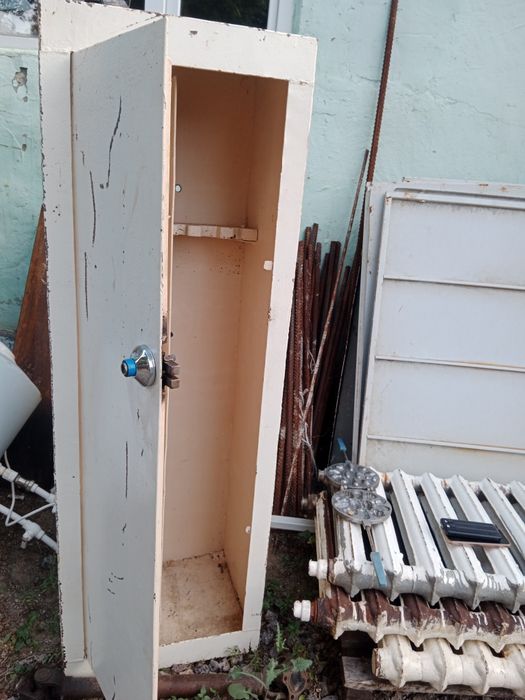 Продам металически шкаф