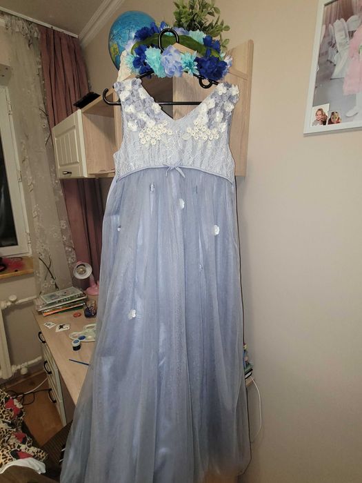 Продам платье для праздника 8-12 лет