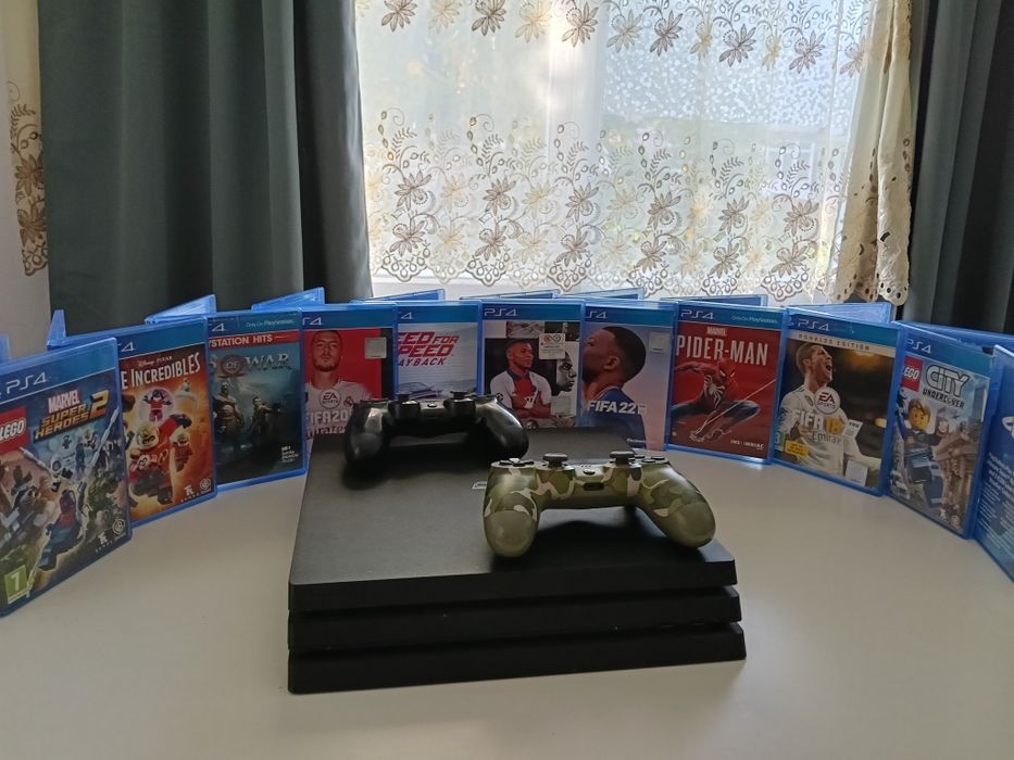 PS 4 pro 4k 1tb 2 manete și 14 jocuri impecabil