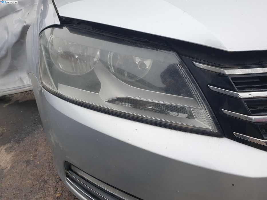 Far Dreapta FARA Xenon Volkswagen Passat B7 2010 - 2015 [K3755]