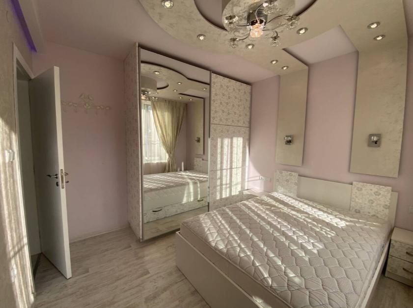 Дава се под наем Тристаен апартамент в Пловдив, Център - 70 кв.м за 561 € - Снимка #3