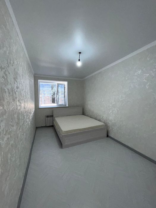 Продам спальный гарнитур (диван, матрас, зеркало, комод)