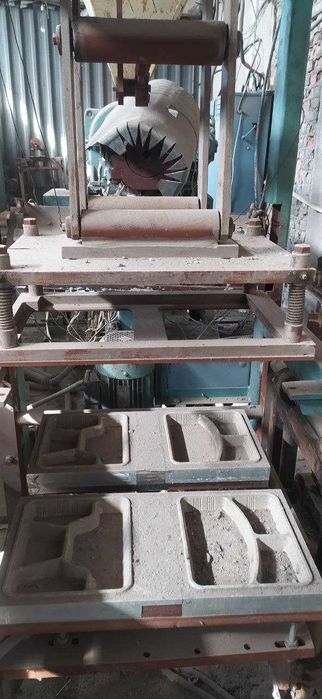 Продаётся оборудование для производства ланч-боксов (некомплект)