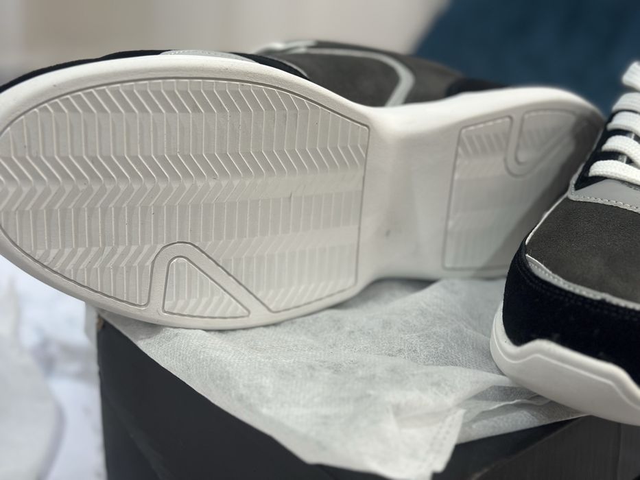 Продам кроссовки