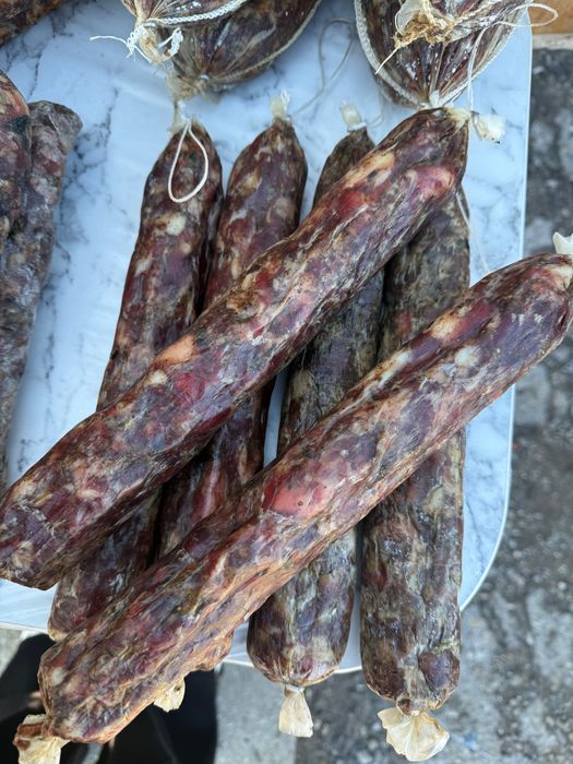 Домашни суджук, петрохан,едро кълцано домашни мезелъци