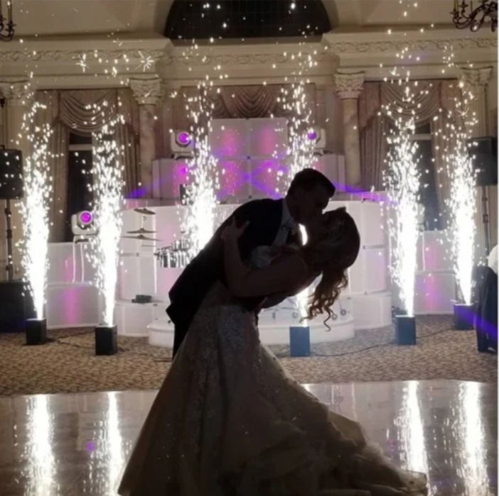 Fum greu,gheață carbonică,artificii vulcan,sori rotitori,baloane fum