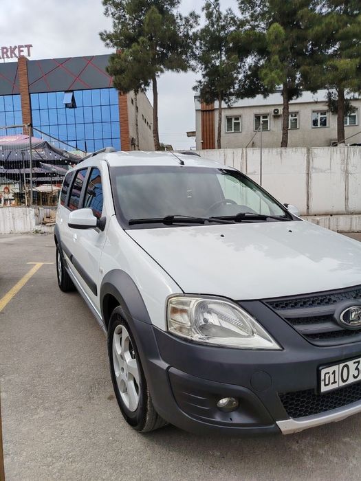 Lada largus cross