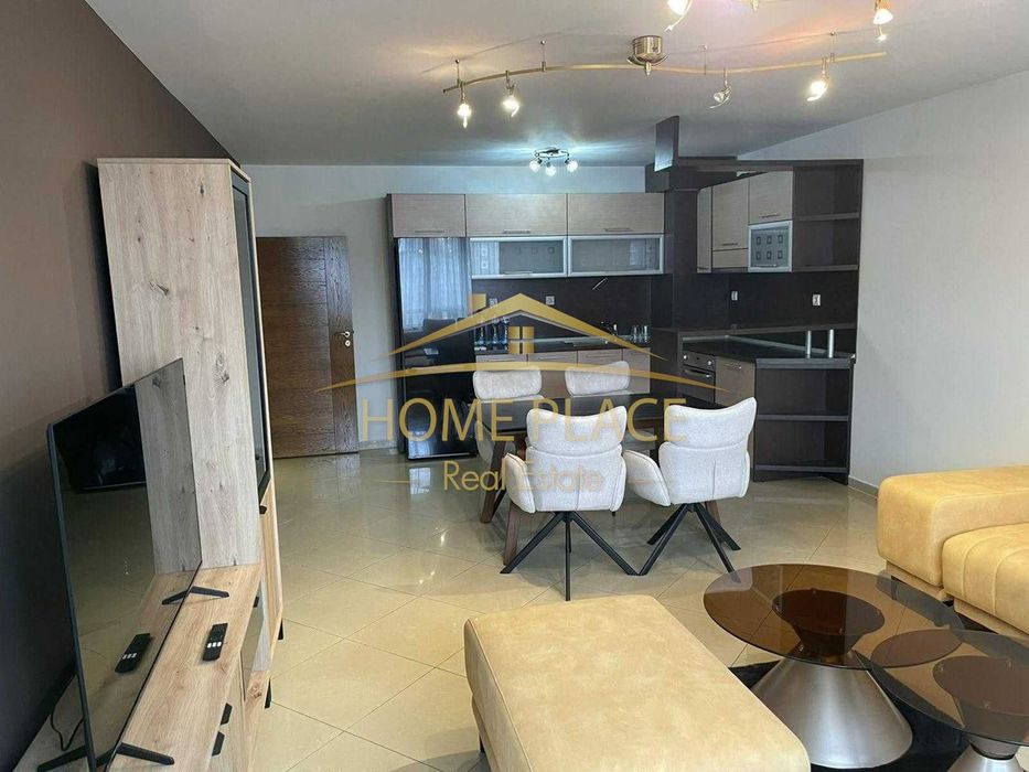 Дава се под наем Тристаен апартамент в Варна, Център - 115 кв.м за 1196.97 € - Снимка #1