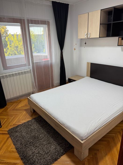 Închiriez apartament