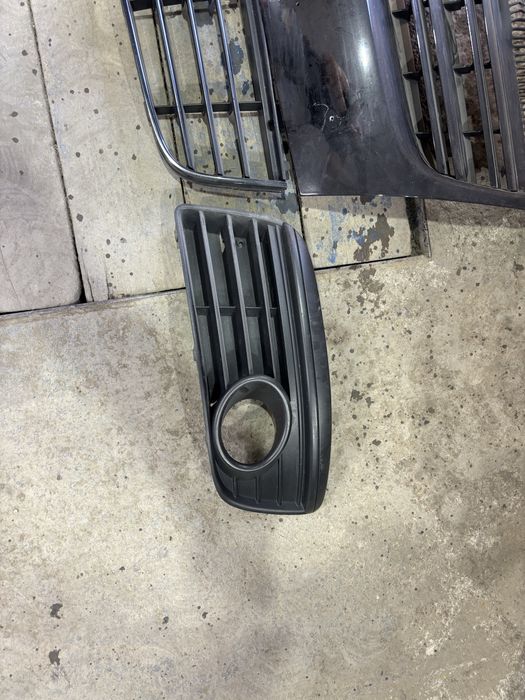 Продам решотки радиатора на фольцваген джетта гольф 5